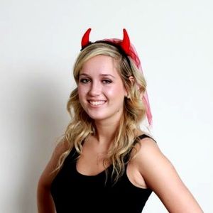 ‘Bad girl’ bachelorette veil